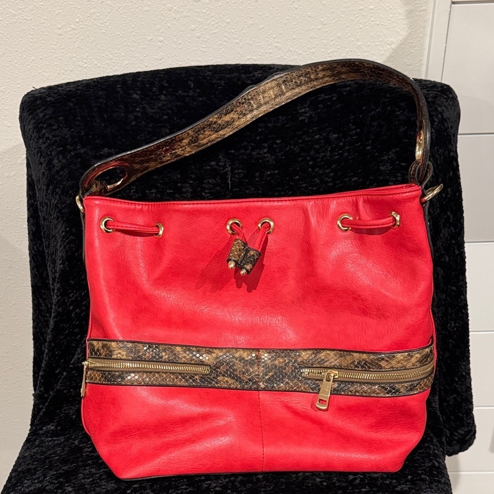 Red Shoulder Bag - Picture 2 of 6